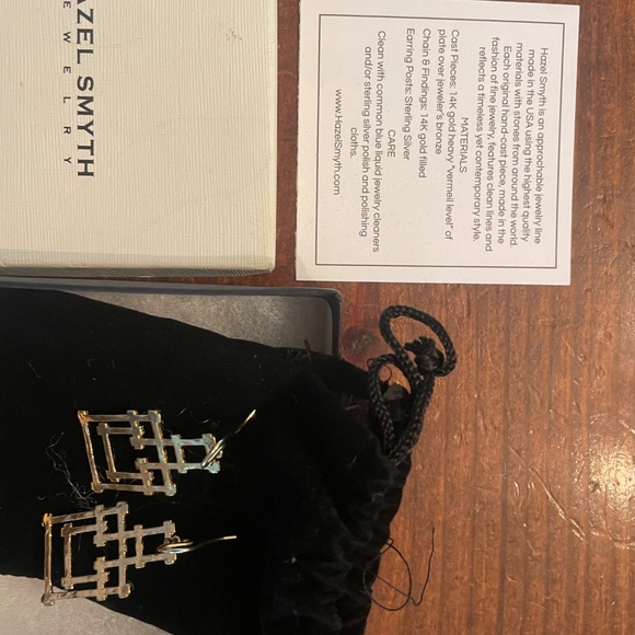 Hazel Smyth gold earrings - Picture 2 of 3